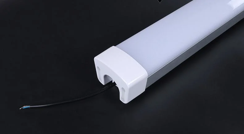 2FT 4FT 5FT 50W LED Batteb Éclairage linéaire de tunnel IP66 Boîtier en métal LED Lampe étanche et résistante aux intempéries Blanche avec clips Lumière de tube LED Triproof Installation facile.