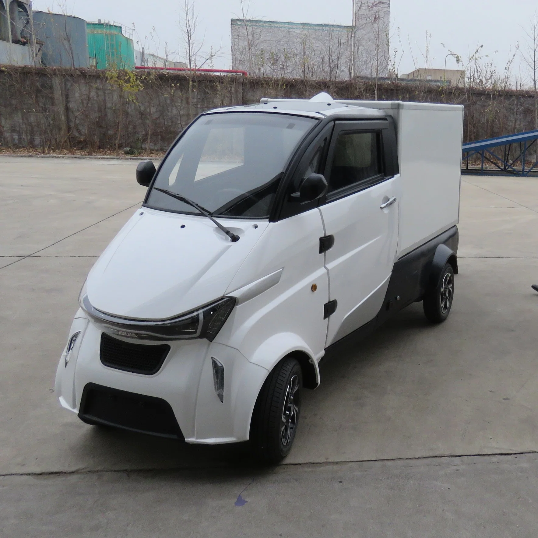 4000W/4kw Goods Delivery Electric Motor Mini Cargo Truck Van with 4 Wheeler