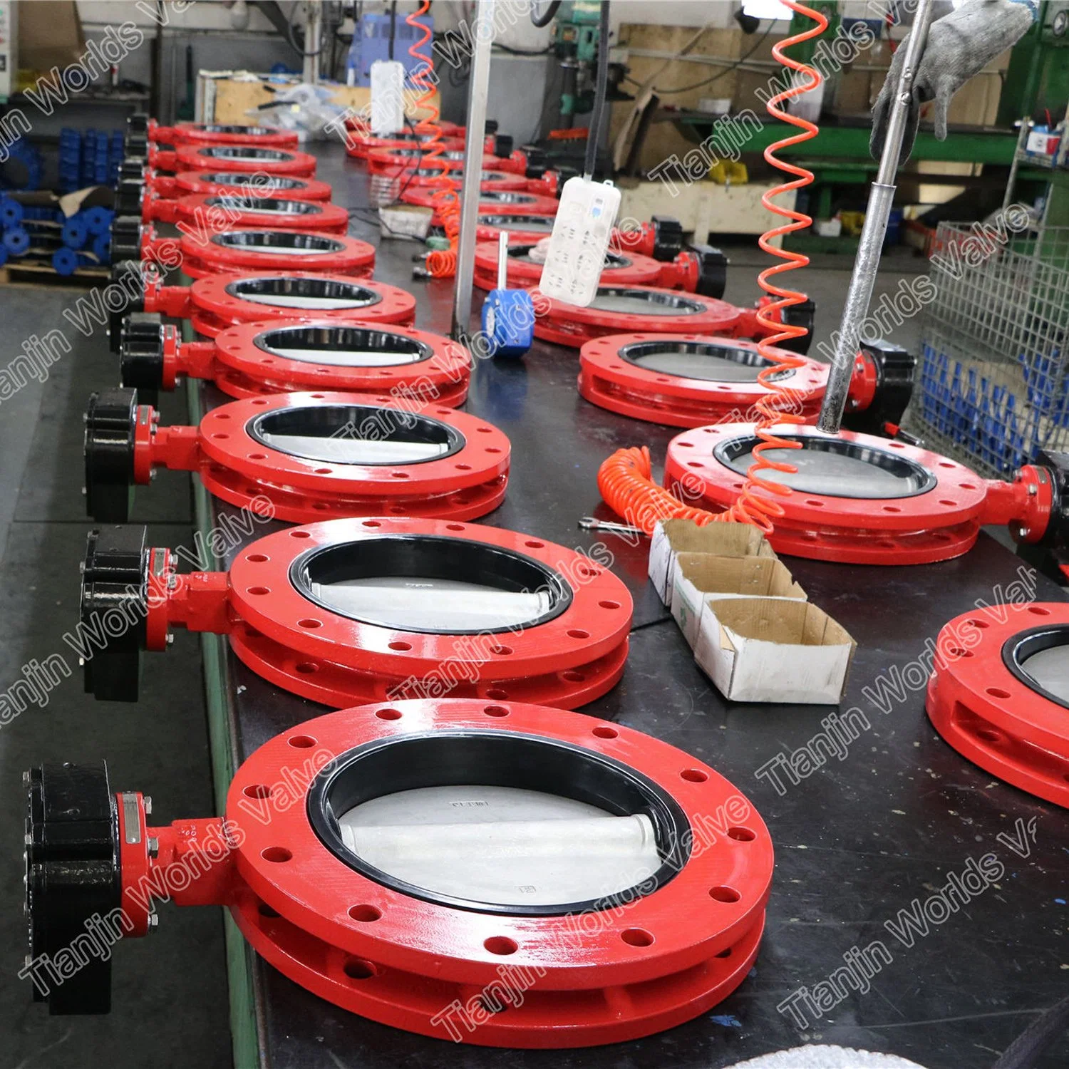 U-Pattern EPDM Seal on Body Double Flanged Butterfly Valve with Gearbox Handwheel