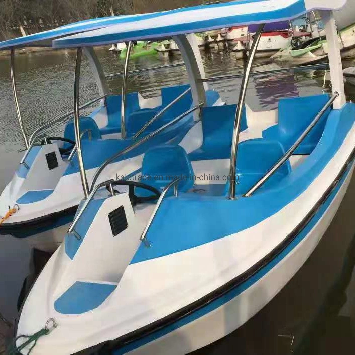 Aluguel de barco a bateria azul para 4 pessoas na Praia do Mar.