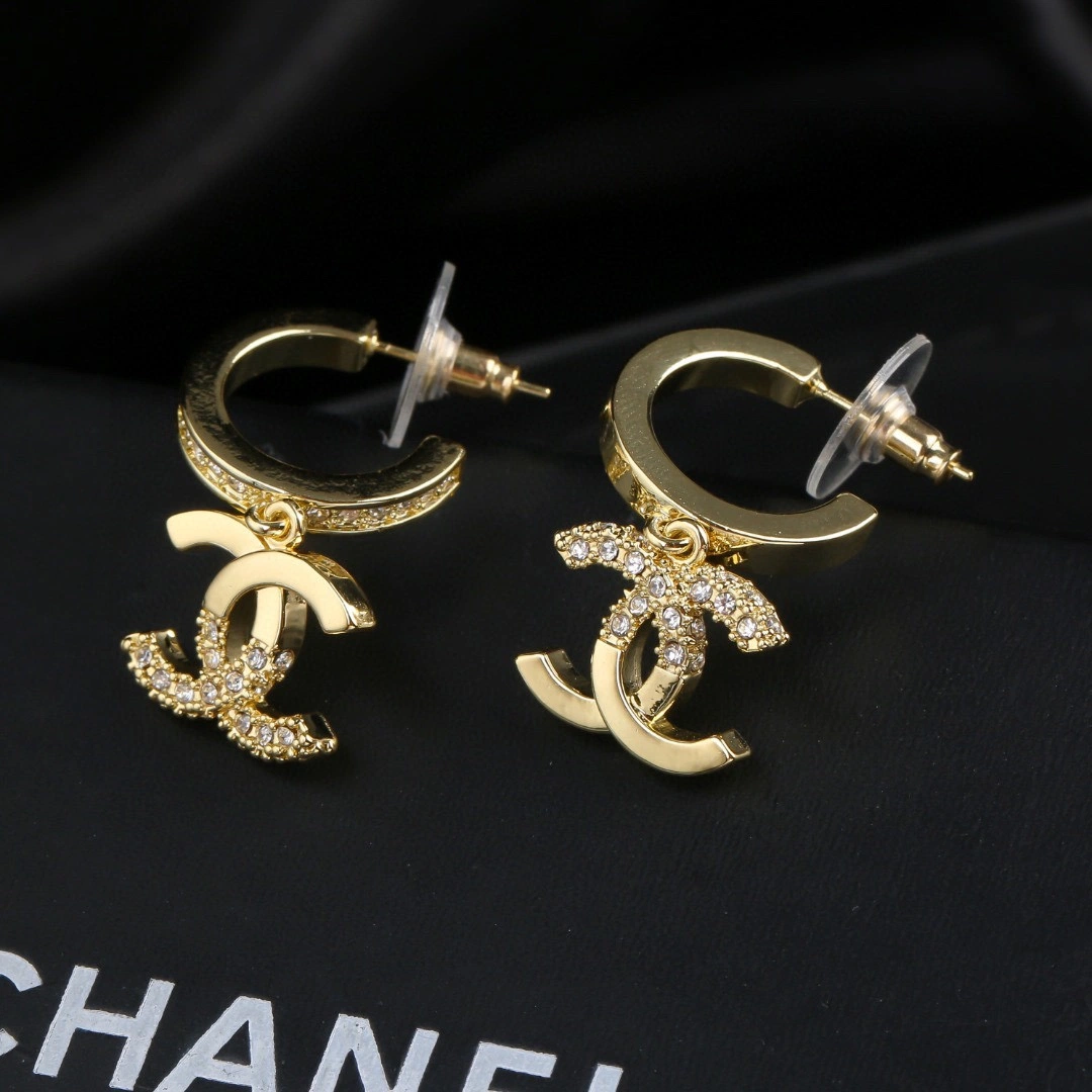 The New Earrings Must Be Decorated Beauty, Elegant Accessories, The Original Uniform Brass Material Letter Asymmetrical Earrings