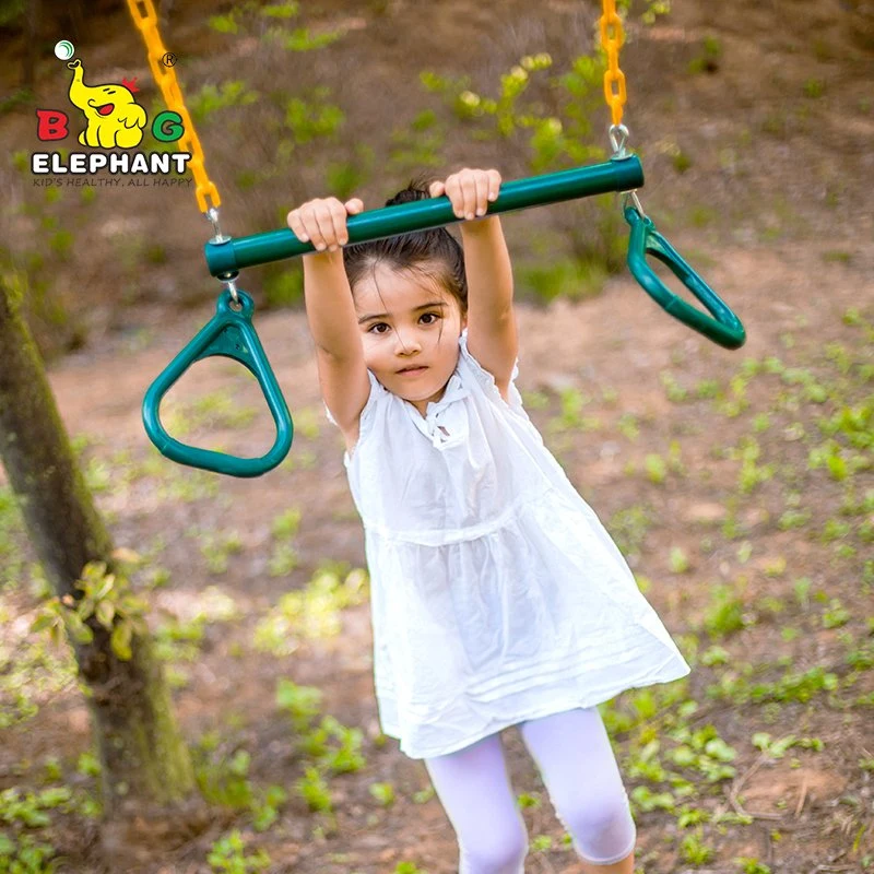 Balançoire de barre trapèze de jardin à bas prix avec anneaux et chaînes en PVC enduites.