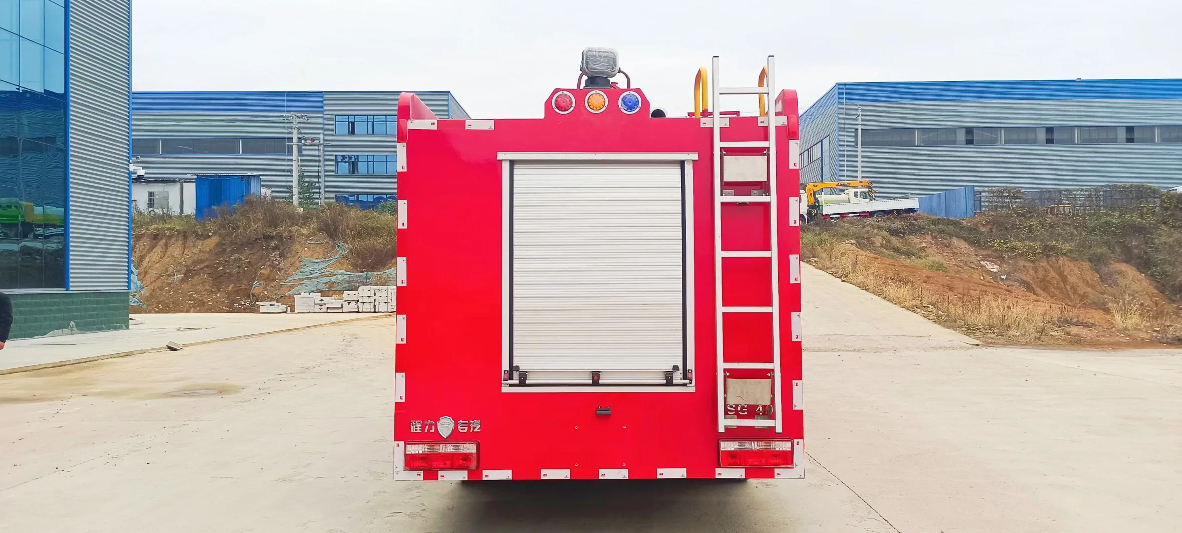 China Fire Fighting Water Tank Truck Dongfeng 4X2 5ton 5000L Water and Foam Fire Rescue Fighting Truck Fire Fighting Equipment with Good Quality and Good Price