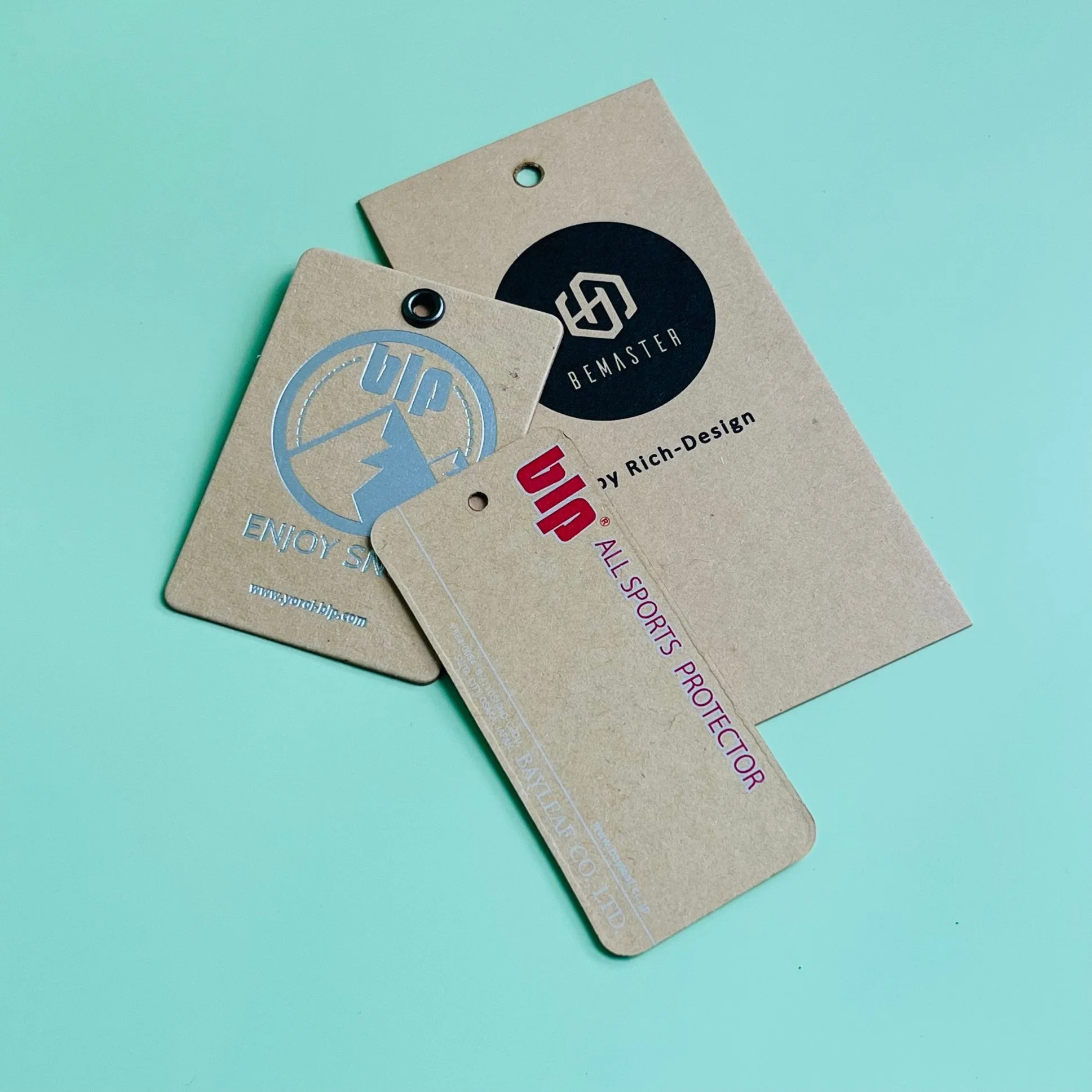 Reciclar el papel de la etiqueta personalizada colgar Hangtag de prenda/bolsas/vestido de compras en las etiquetas de papel ecológico OEM/ODM Aceptar