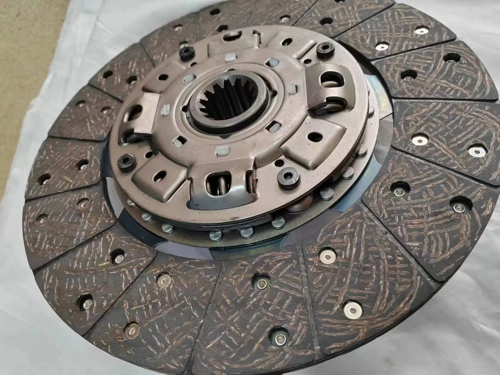 240mm OEM No 1878600944 Manufacture Produces Wholesale/Supplier Clutch Disc for KIA Car Clutch Spare Parts.