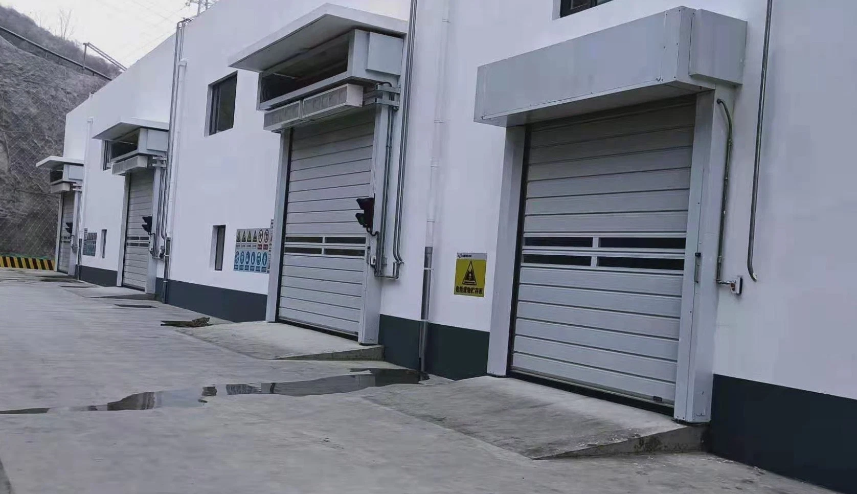 Garagem no exterior em liga de alumínio vertical do rolo do Rolete de entrada de segurança metálicas na garagem de Venezianas Rápida de Alta Velocidade