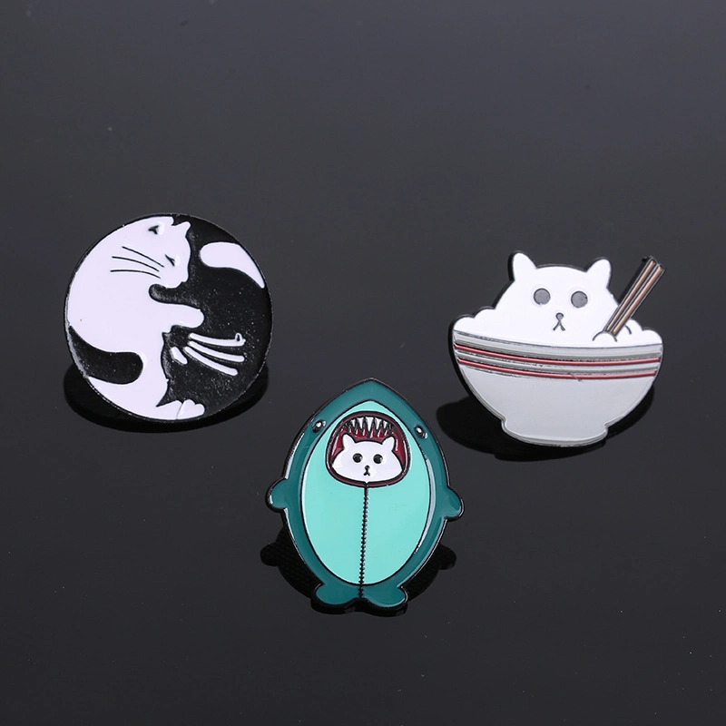 Wholesale/Supplier Custom Logo Cartoon Animals Cute Little Bowl Space Round Yin and Yang Cat Accessories Gifts Alloy Metal Hard Soft Brooch Enamel Badge Lapel Pin