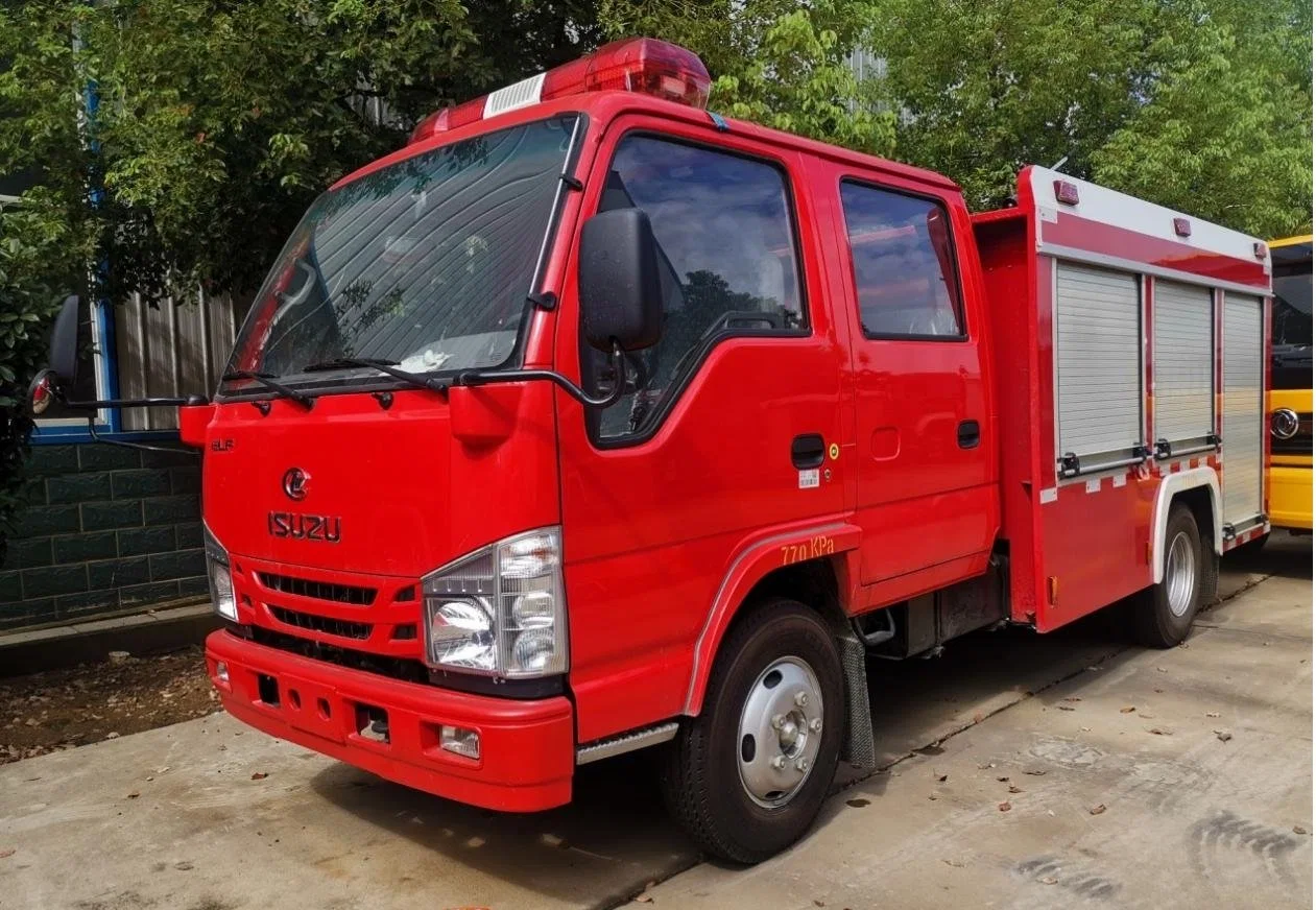 Japen Brand I Suzu Fire Fire Truck 2ton 2000L Water وشاحنة معدات الحريق ذات الرغوة