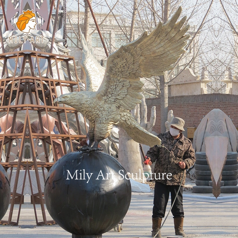 Jardin de la sculpture Golden Big Outdoor cuivre métallique en laiton de grandes statues en bronze Eagle