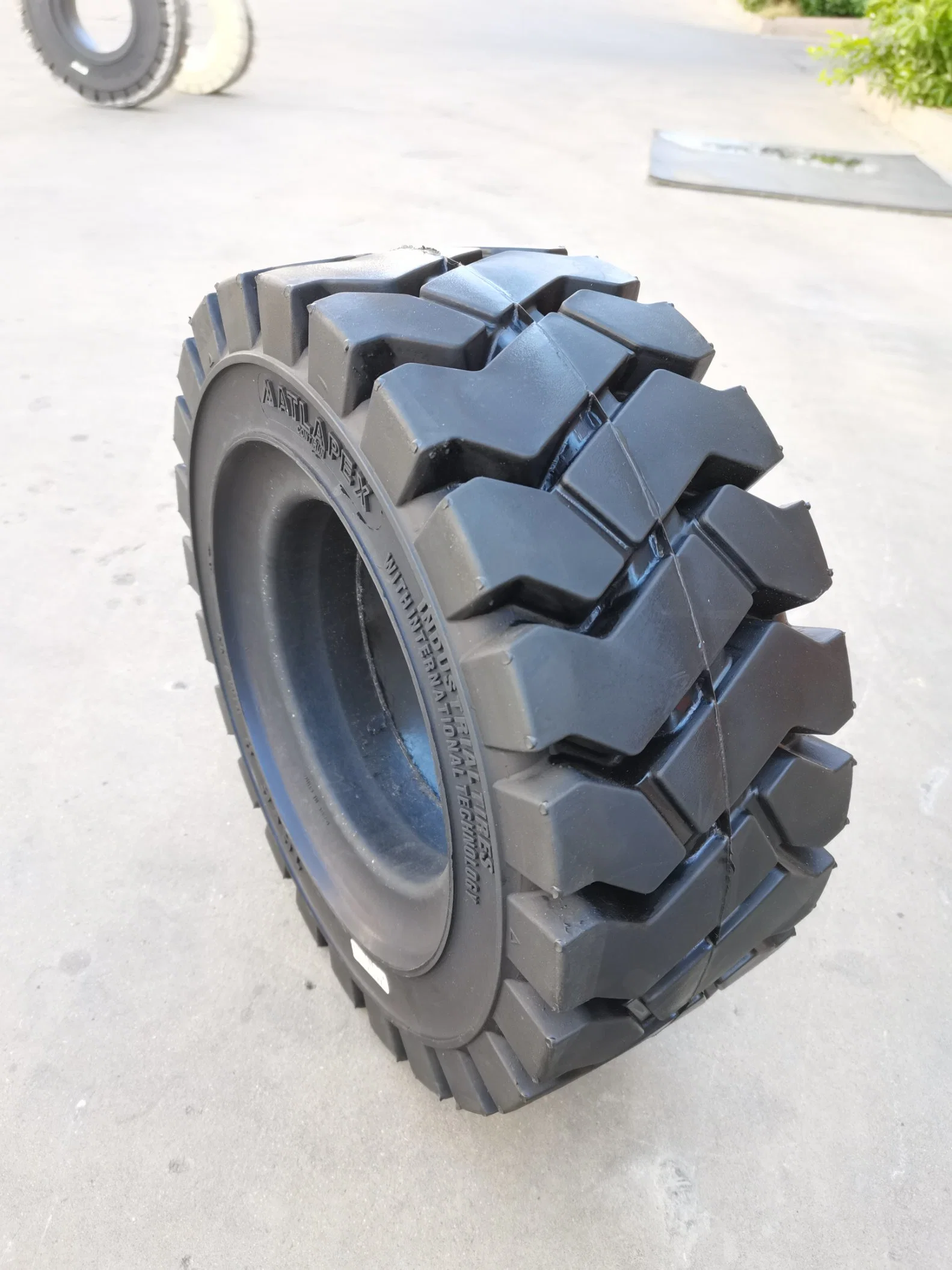 China High quality/High cost performance off The Road Wheel Loader Industrial Solid Forklift Giant Truck Tire for Sale