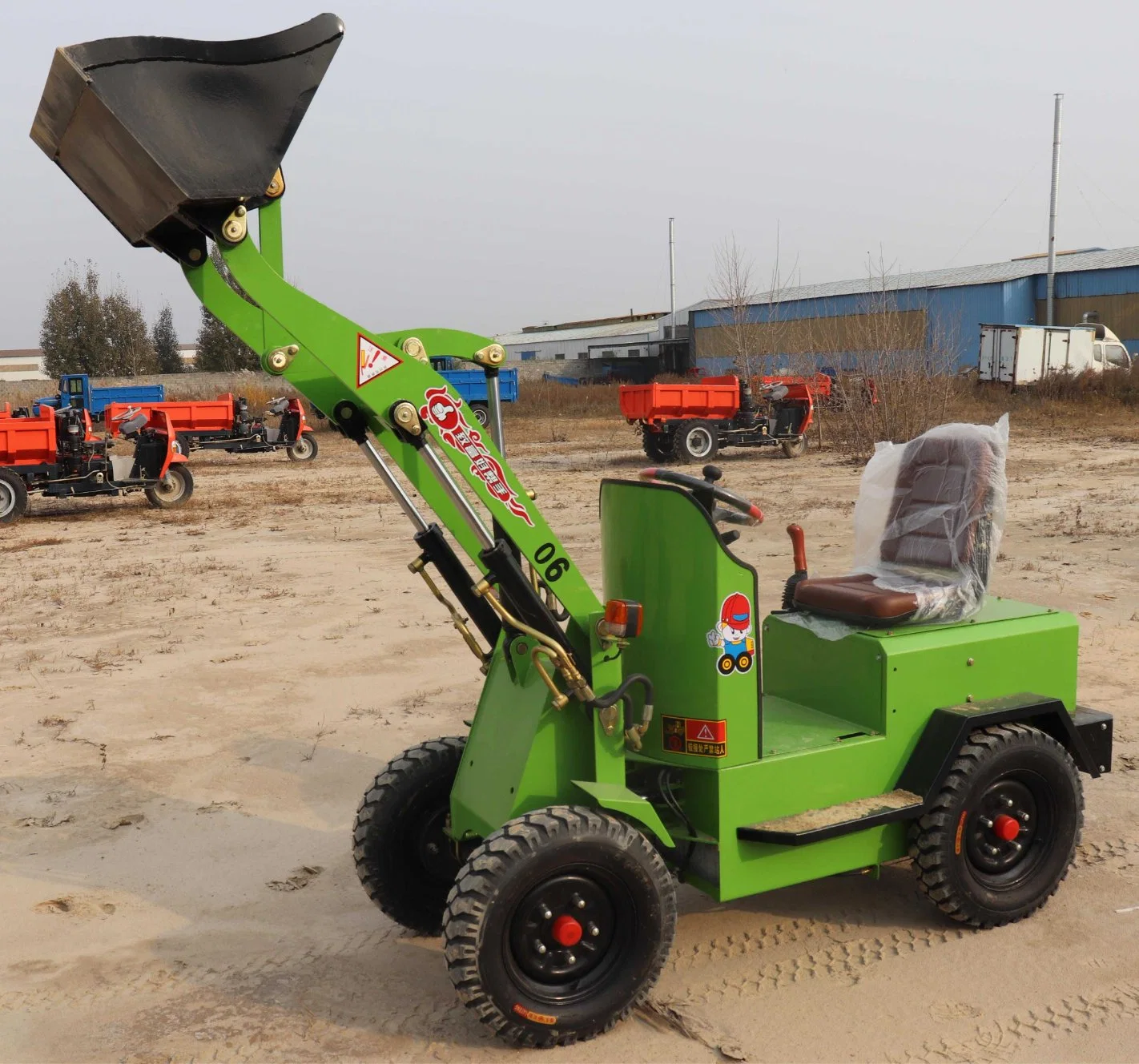 Mini-tracteurs à chargement automatique de chargeur électrique à quatre roues motrices avec CE