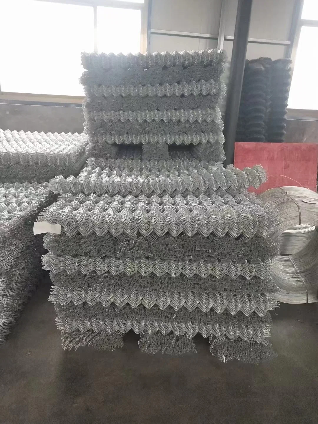 Galvanized Wire Mesh/PVC Coated Steel Wire Hot Dipped Galvanized Outdoor PE Playground Chain Link Fence Netting