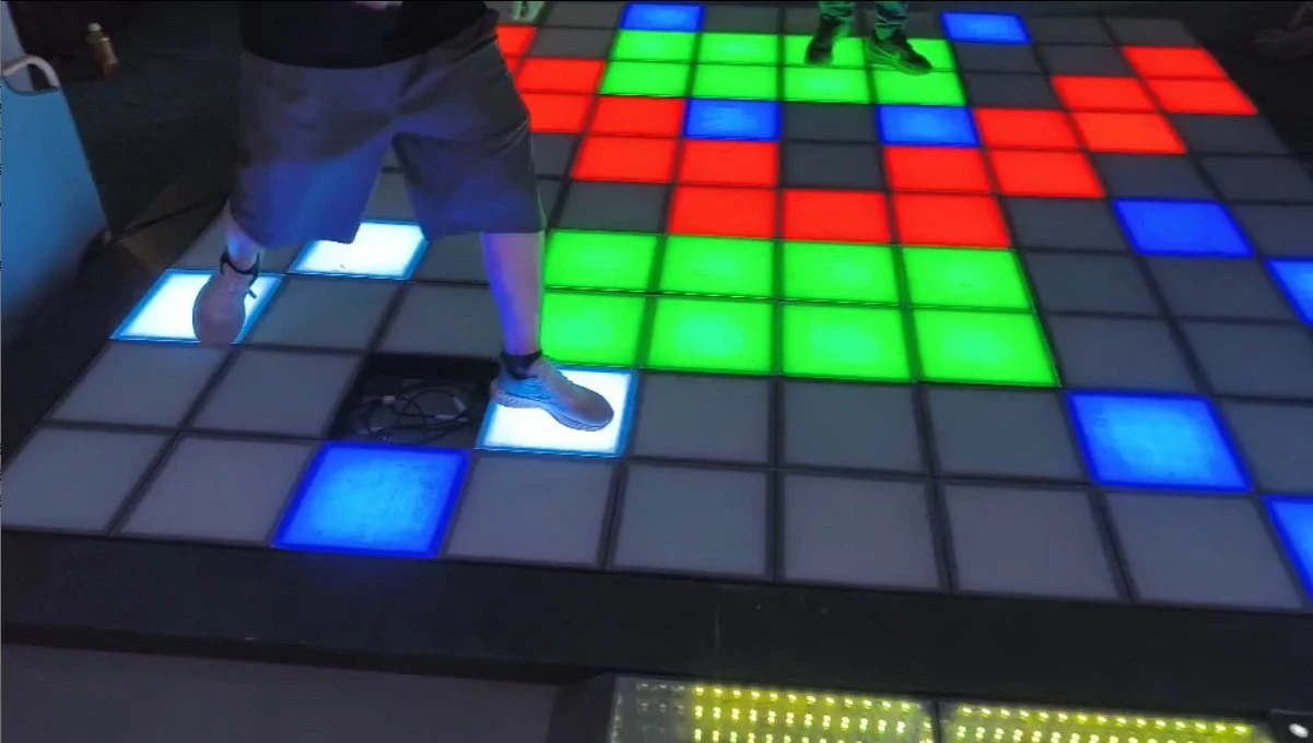 Drenaje de atracción para niños Dijitos de diversiones Juegos Jumping Grid Interactive PISTA DE baile DE juegos LED