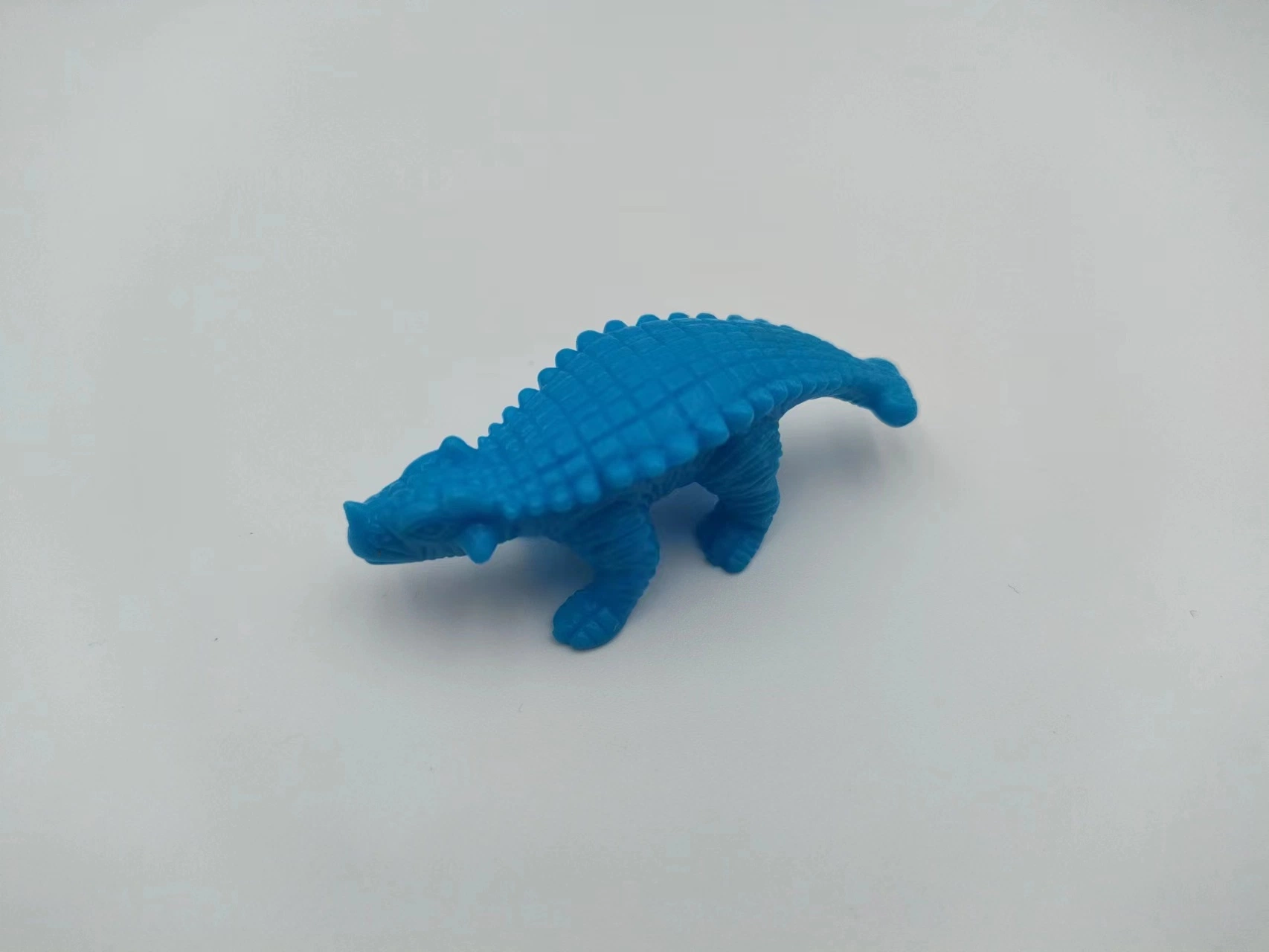 PVC Dinosaurier Figur Spielzeug in mehreren Farben: Gelb, Blau und Lila