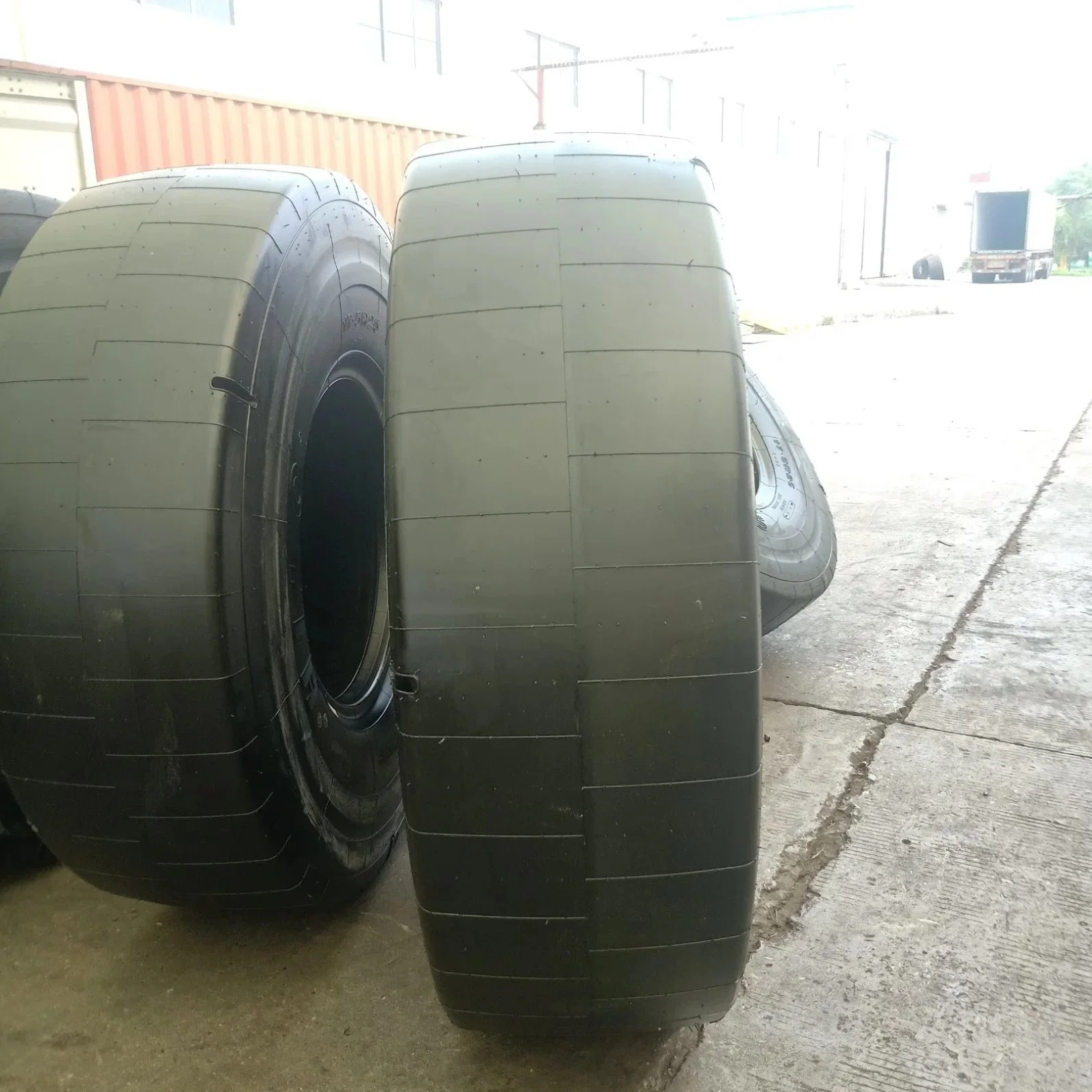 Neumático radial de acero fuera de carretera 23.5r25, hilo OTR Industrial Tire 26.5r25 E3-L3