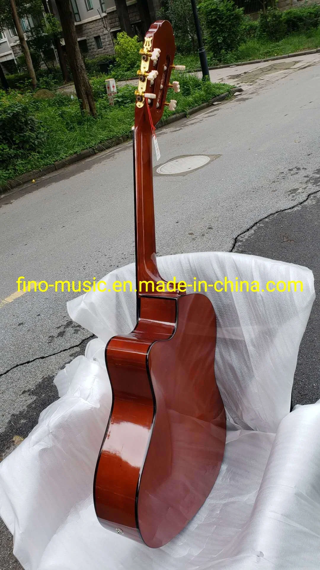 China Made Cheap Price 38 Inch Shiny Basswood Classical Guitar with 6 Nylon String