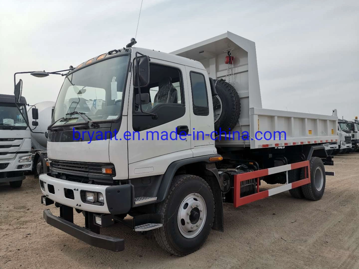 China Isuzu Fvr Volquete con 10 Cuadro de volcado de CBM Isuzu Ftr 190PS IZD Rhd 15ton volquete minero volquetes con neumáticos off-road en stock