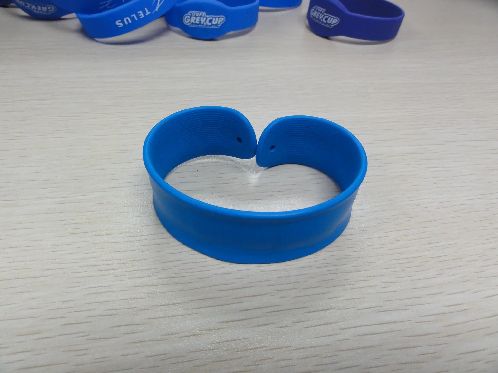 Excellent Technique and Craftwork RFID Wristband Silicone Material