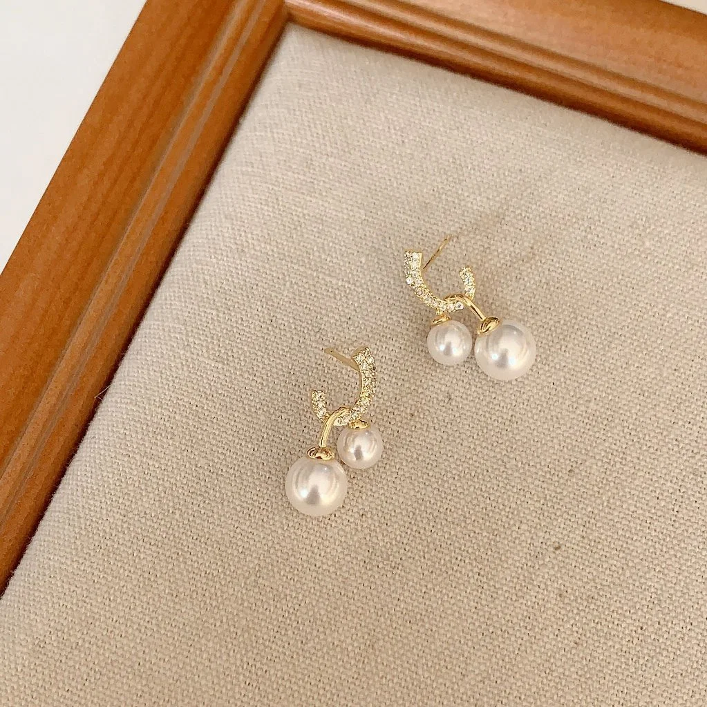 2023 New Arrival Touch of Luxury Elegance French-Inspired Pearl Earrings