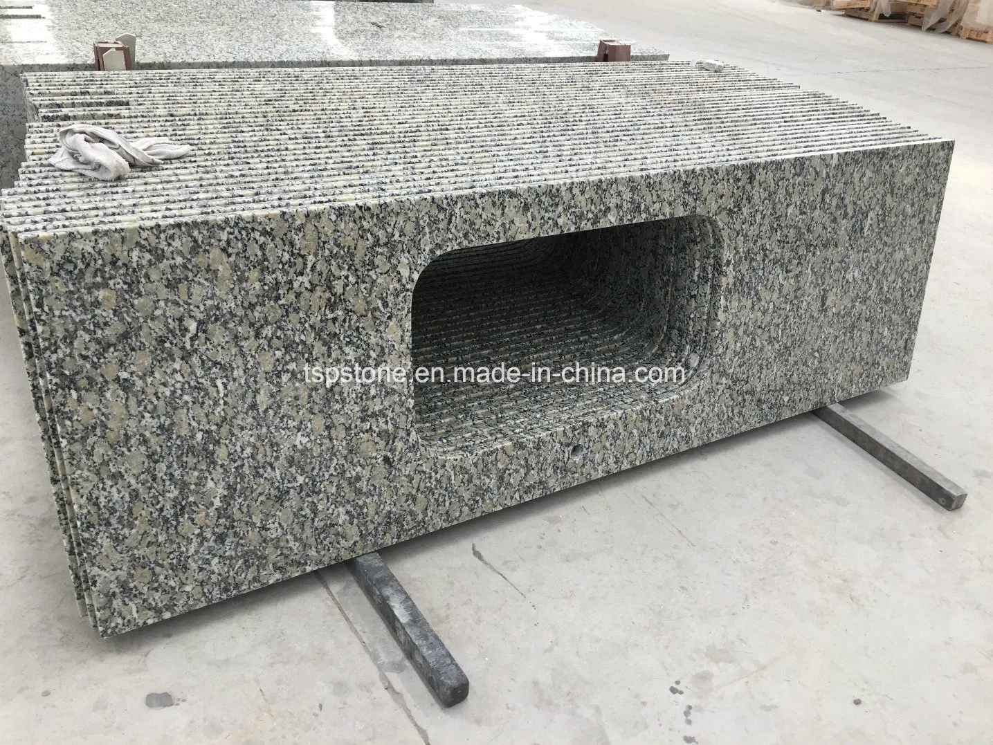 Wholesale/Supplier Cheap Granite Kitchen Countertop for Hotel Projects