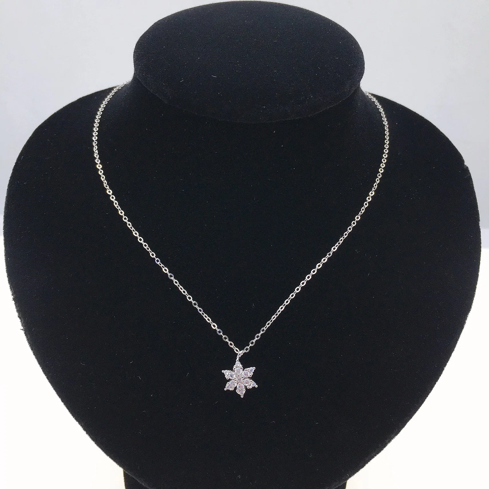 OEM Custom Fashion 925 Silver Jewelry Necklace with Maple Leaves Charm