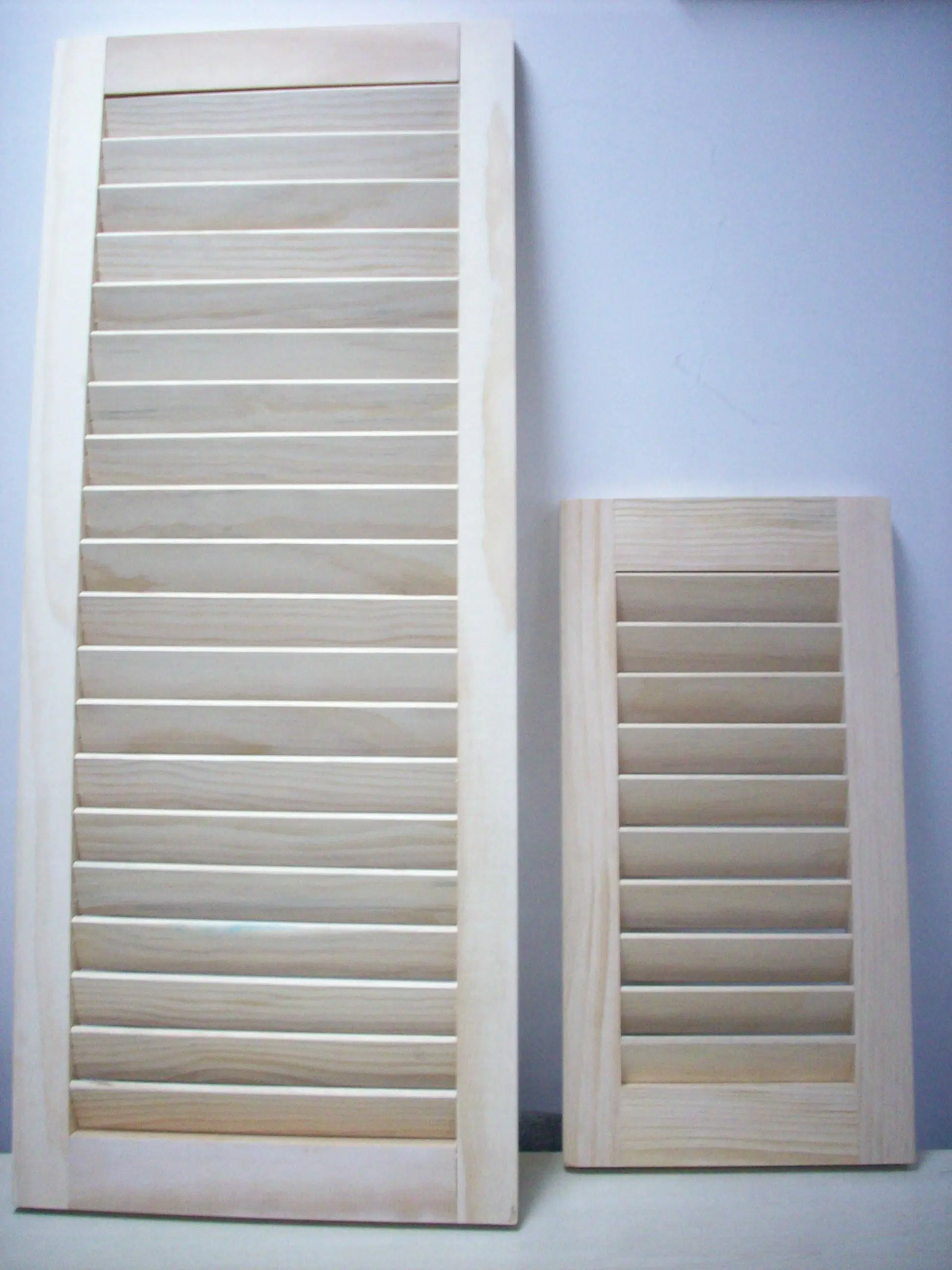 CE Plantation Wood Shutters (louver door)