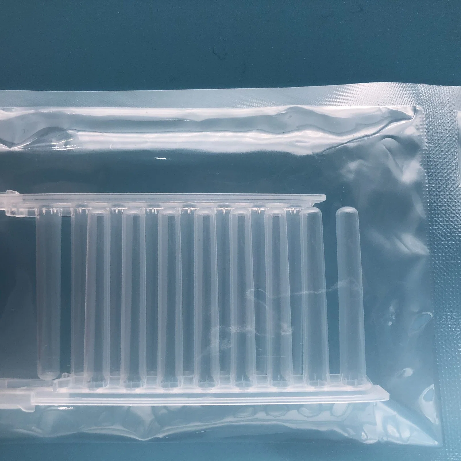 Transparent High Grade PP Laboratory 8 Strip Rob Comb Tube Suit with 2.2ml U Shape 96 Deep Wells Culture Plate