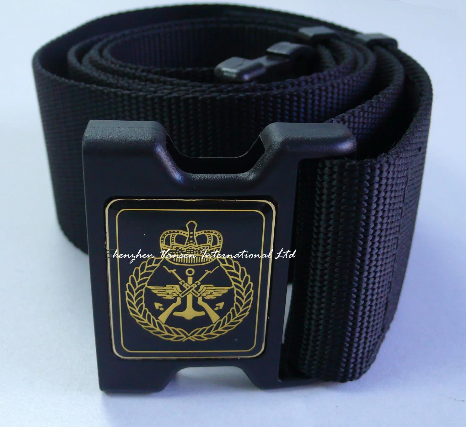 Ceinture militaire en tissu nylon avec boucle en plastique pour hommes.