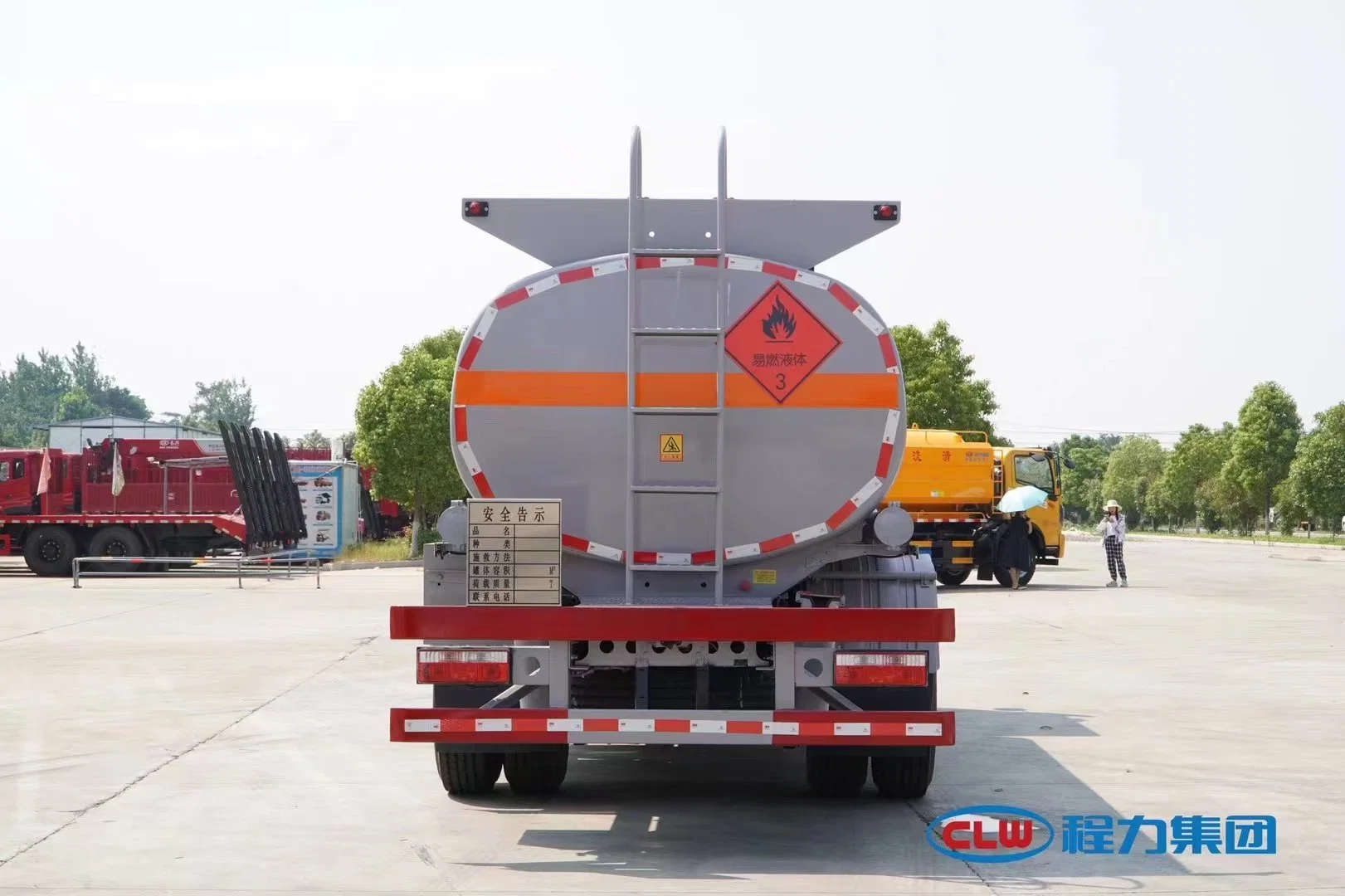 Good Quality Cheap 100000L Refuelling Tank Truck for Distributing Diesel Oil Crude Oil Vegetable Oil Coal Tar Oil and Lubricating Oil