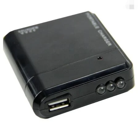 Notrufladegerät USB-Akkuladegerät 4AA mit Taschenlampe Mini Powerbank