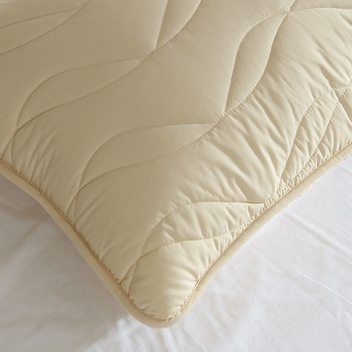 Luxury Environmental Bamboo Cotton Polyester Pillow for Home Use