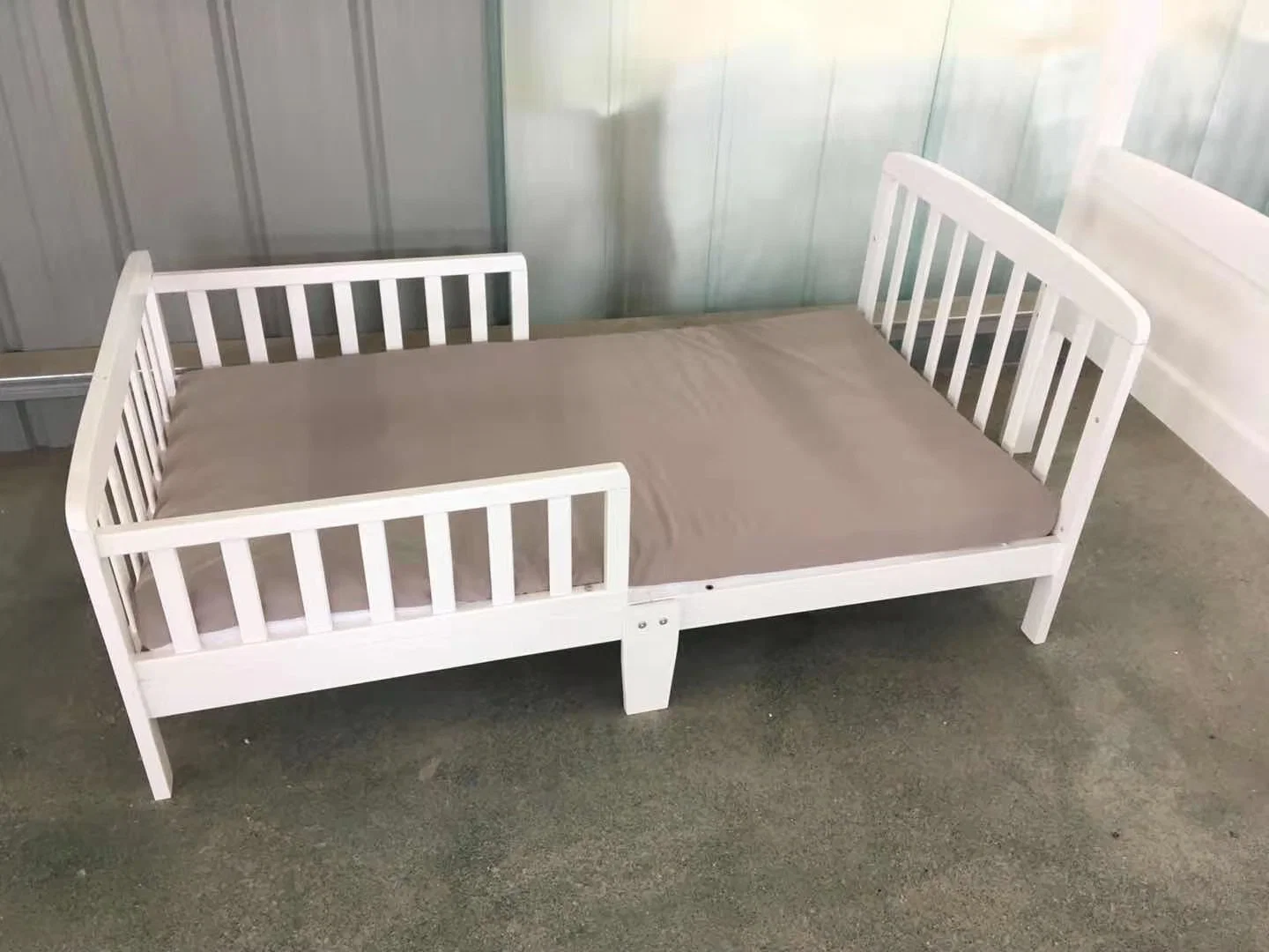 Junior Bed, Toddler Solid Wood Bed with Guardrail for Kids Home Furniture