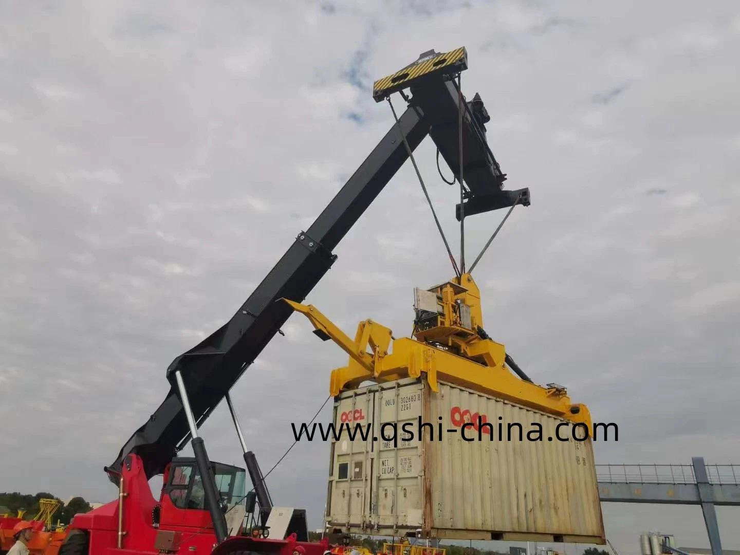 Qshi Presser Container Spreader with Tilting Containers