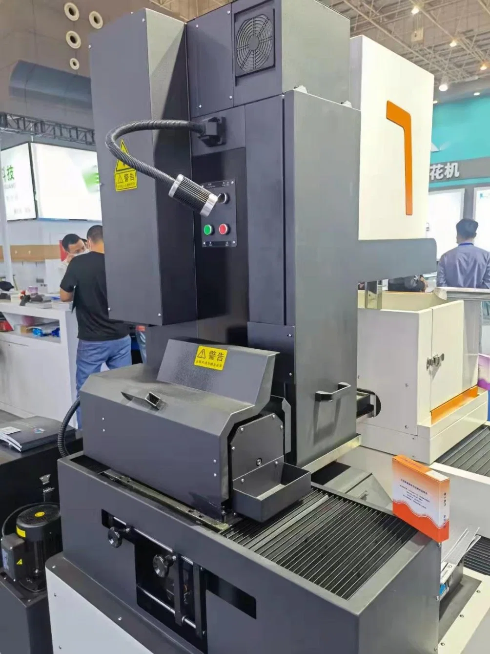 أدوات ماكينة قطع الأسلاك CNC متوسطة السرعة بدقة 0.003مم تخفيضات ساخنة قطع أسلاك EDM Bq500