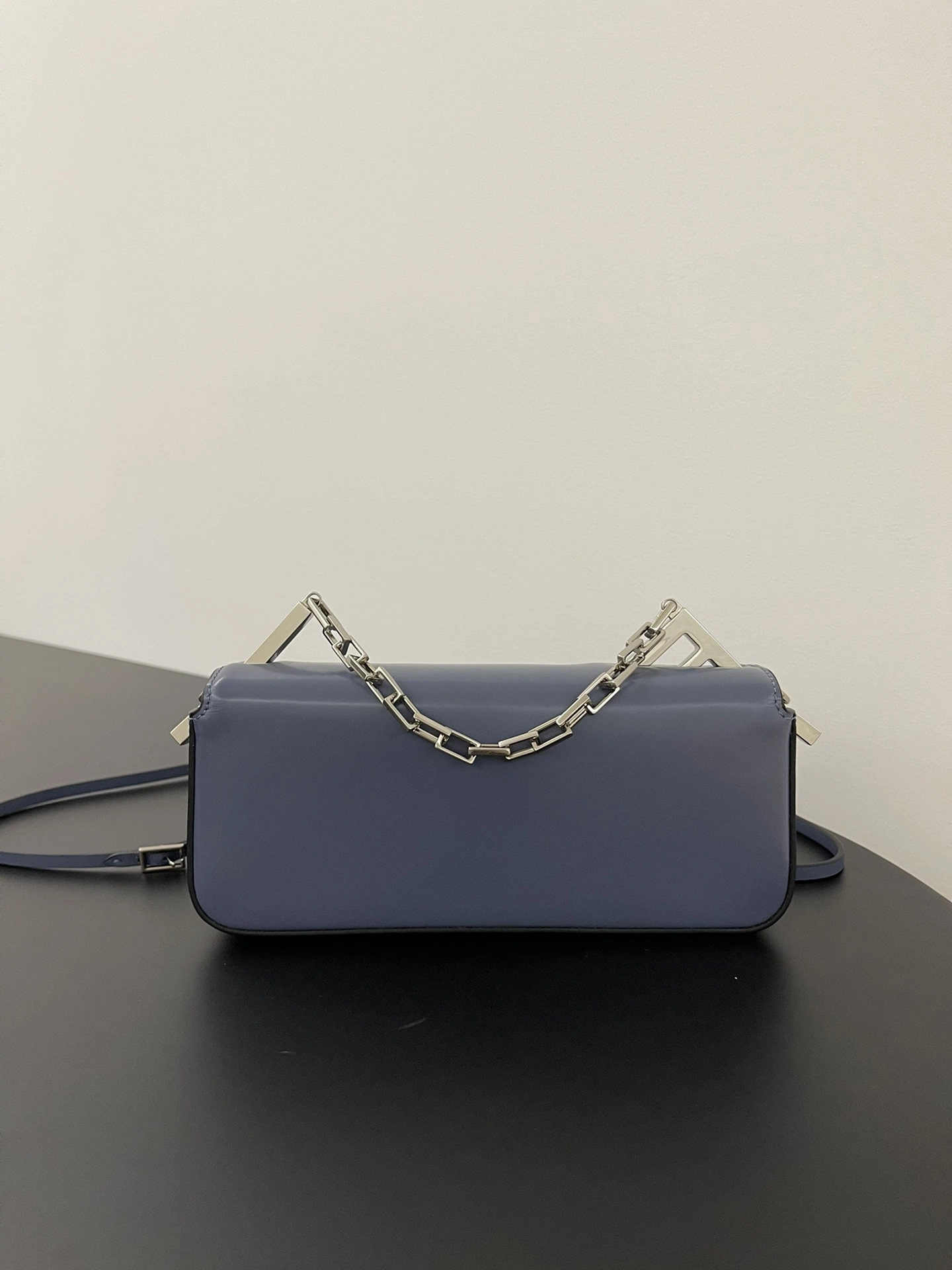 Mirror Chain Handbag with Lipstick Inside Clamshell