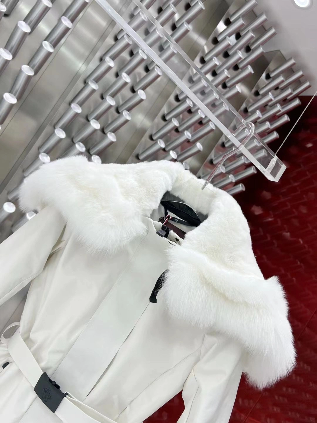 Chaqueta de esquí Fox Fur Chaqueta de plumón de pato blanca Rreplica de Marca Ropa de invierno para mujer