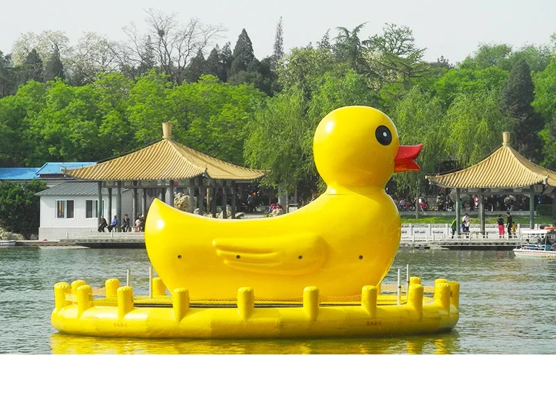 Gigante dique flotante de fibra de vidrio con forma de Pato Amarillo para el parque acuático al aire libre