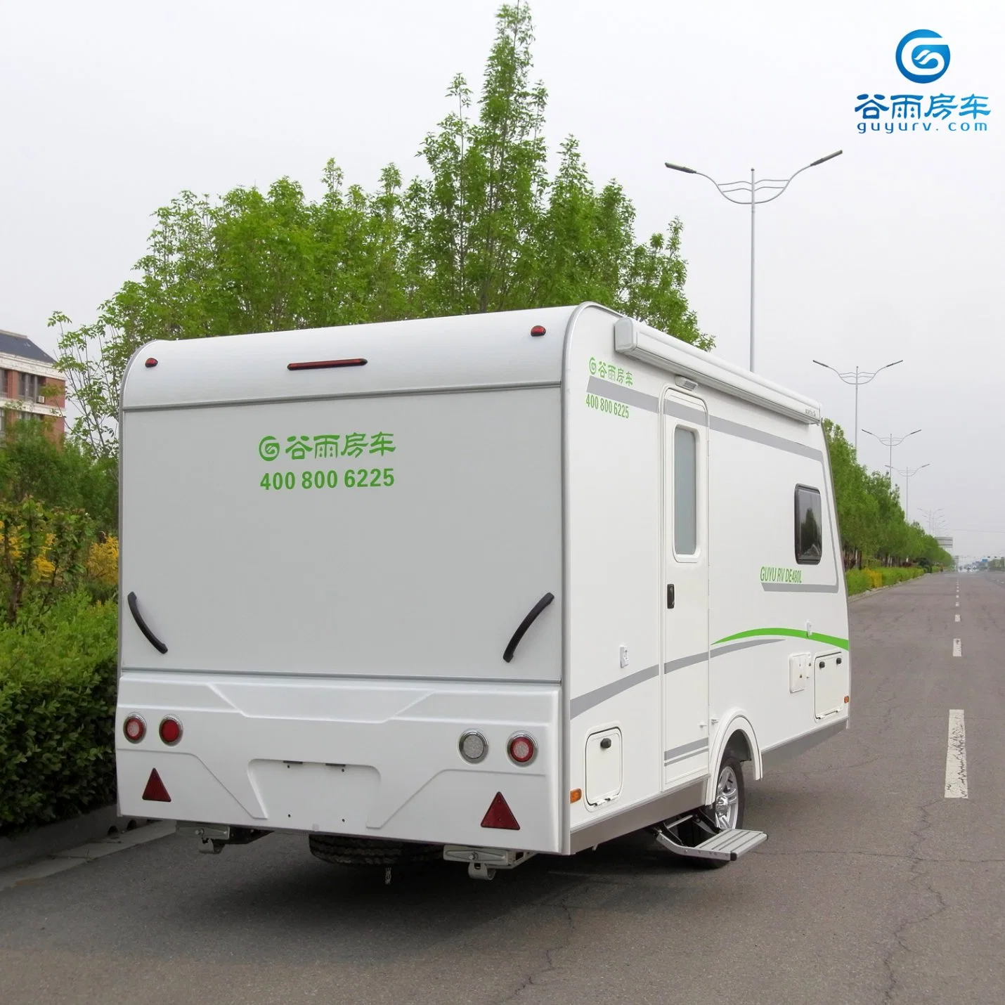 Kundenspezifisches De480L 20ft auf Straße Freizeitfahrzeug Caravan Camper RV Anhänger mit Küche Dusche WC Betten Markisen Zelt Solar Tafel für 3 Personen