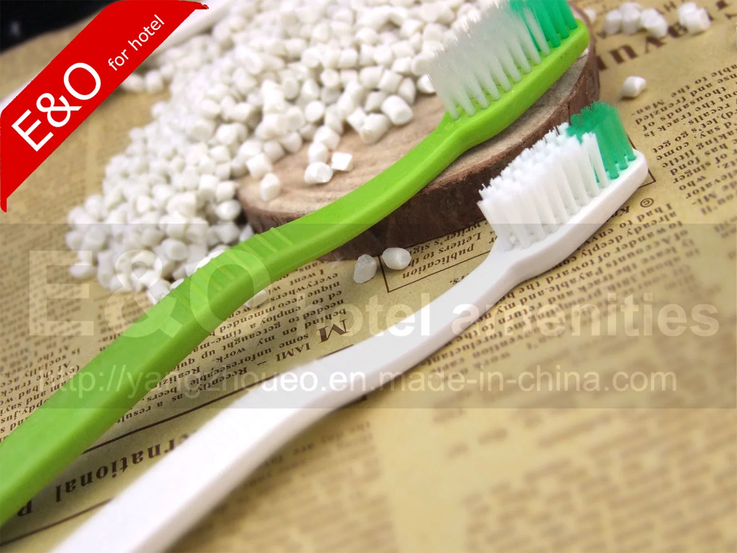 Escova de dentes de hotel descartável, degradável, biodegradável e barata.