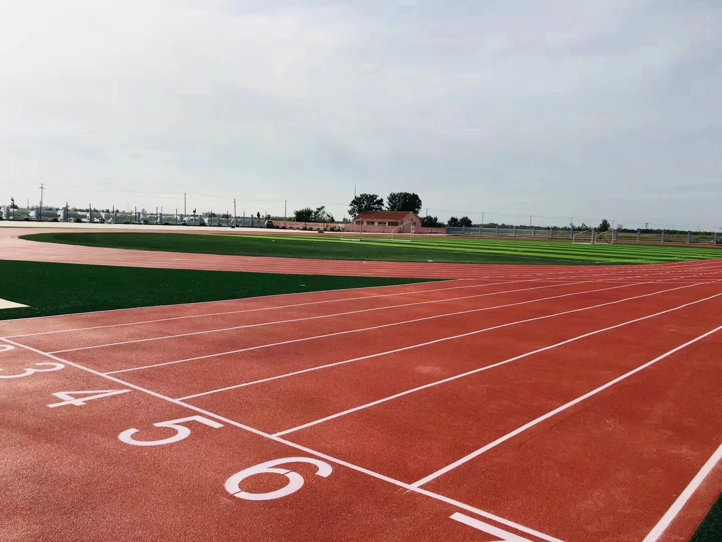 Escudo de pulverización de pista y campo de caucho pistas Pista de Atletismo Factory