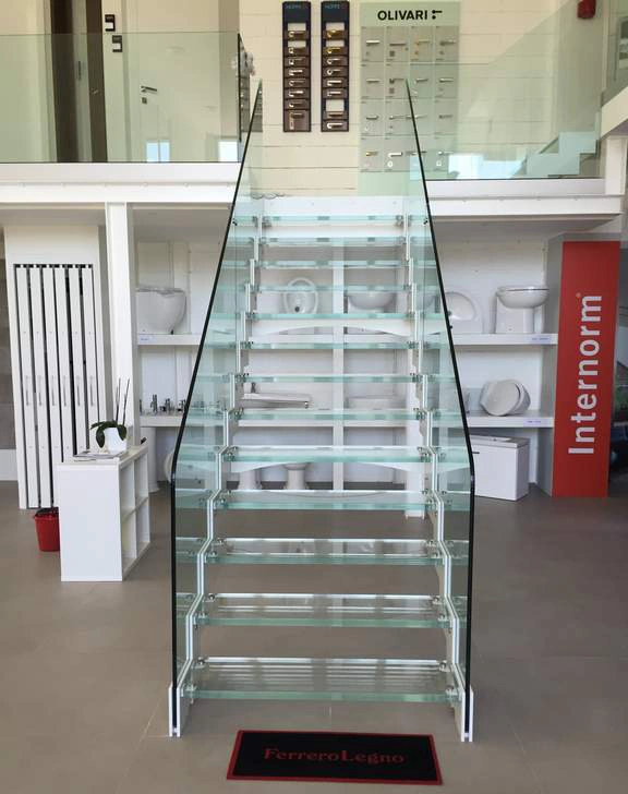 Structure en acier Custom escaliers Escalier rectiligne avec balustrade en verre