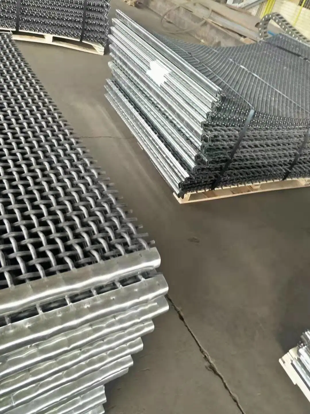 Crimped Wire Mesh/Woven Metal Screen Mesh/Vibrating Screen Mesh Used in Stone Crushers