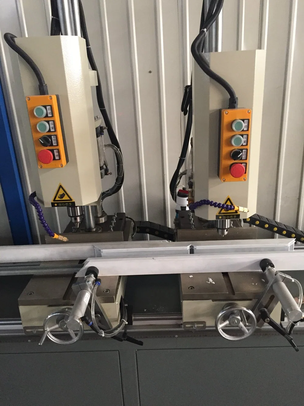 Janela de alumínio porta do equipamento de produção cabeça várias máquina de perfuração