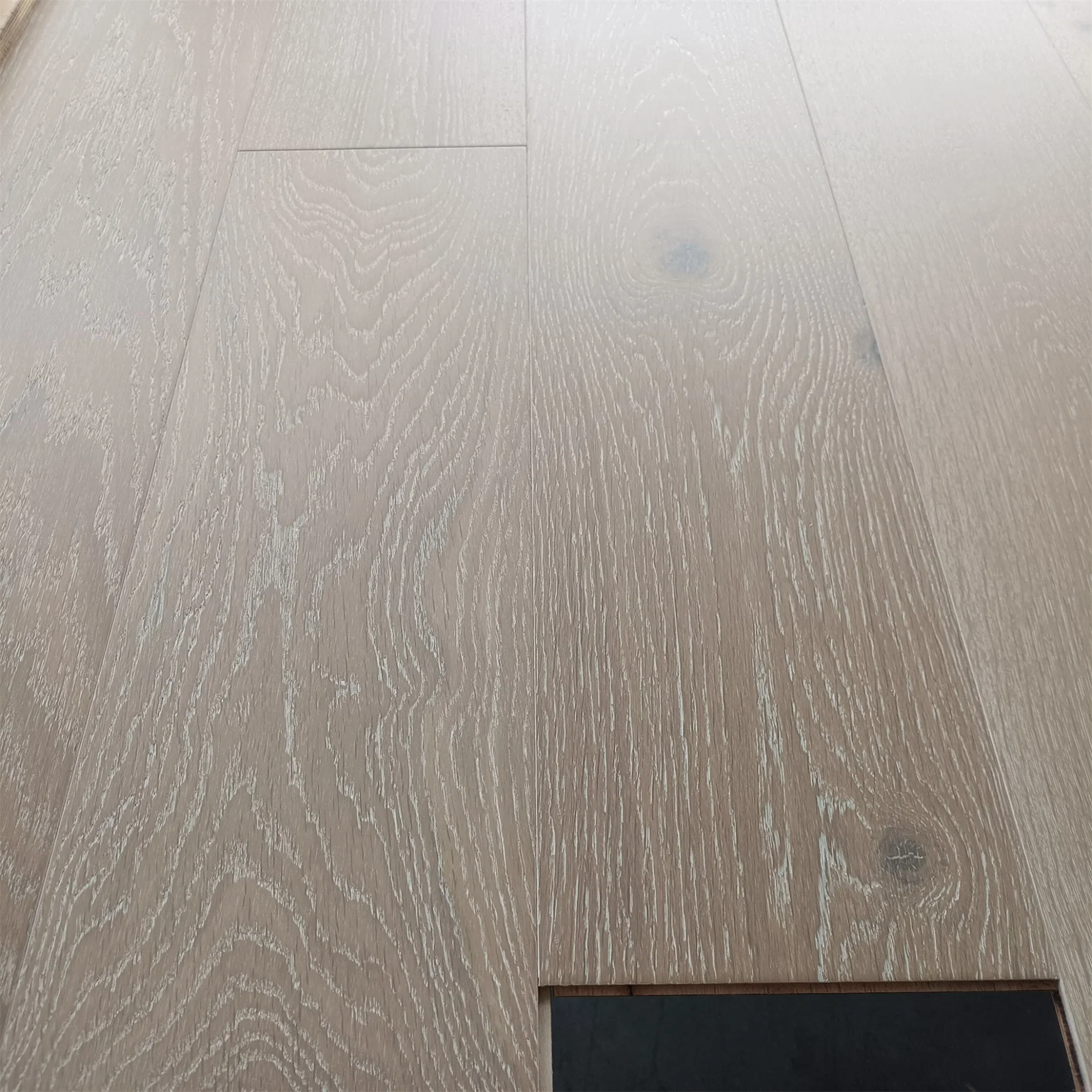 High quality/High cost performance  Interior Engineered Wooden Flooring Oak Decking Timber Products