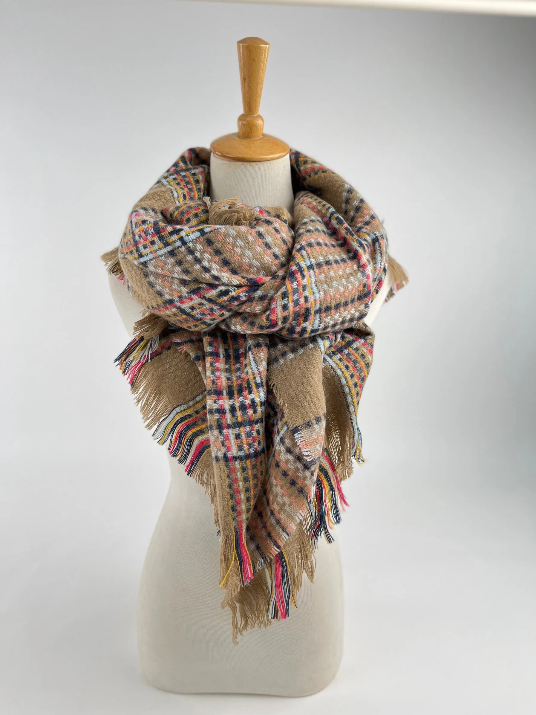 Personalizar el invierno cálido de la banda de color caqui de la moda tejida tejido marcada bufanda