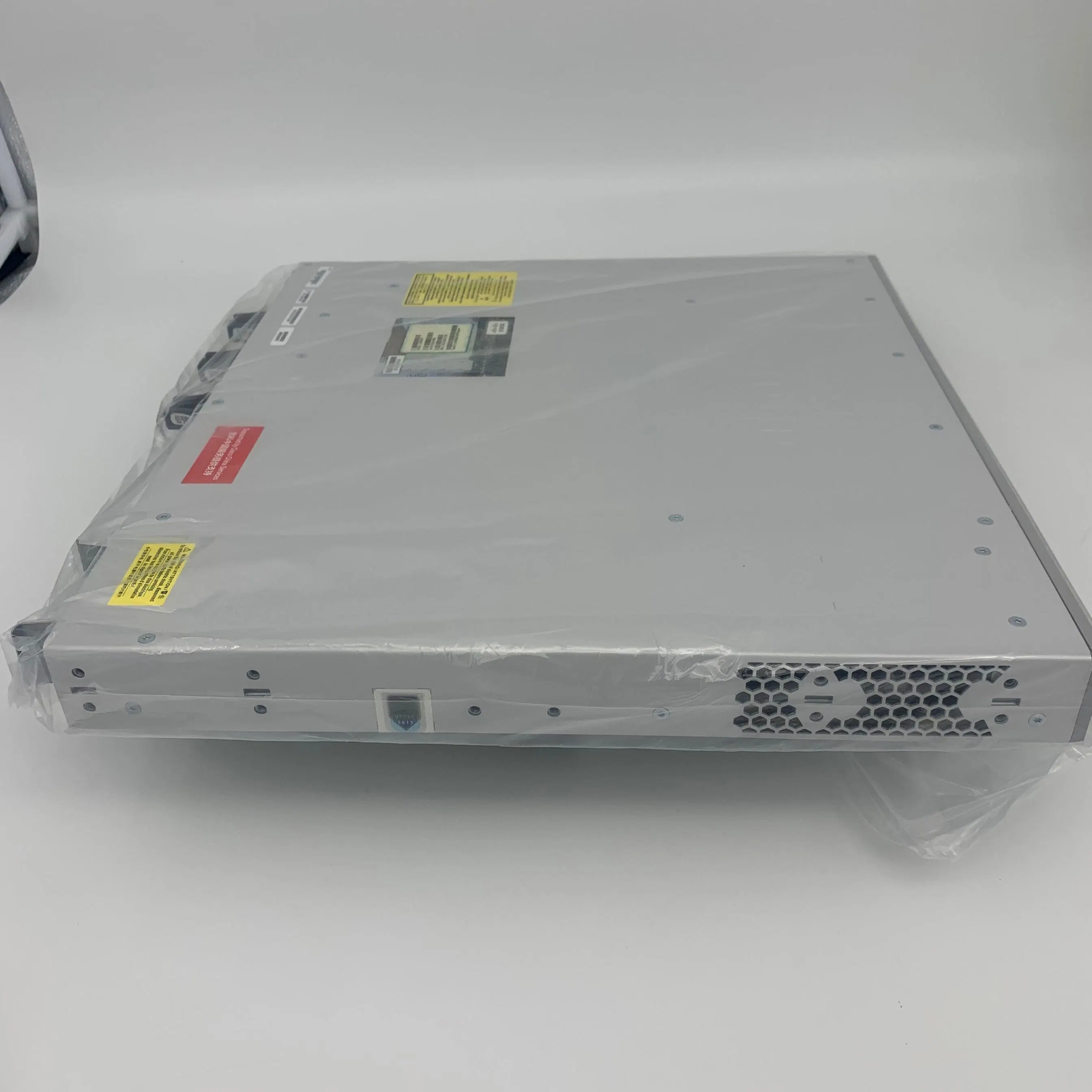 محول شبكة منافذ Cisco 9300 Series 48 الجديد الأصلي C9300-48u-A