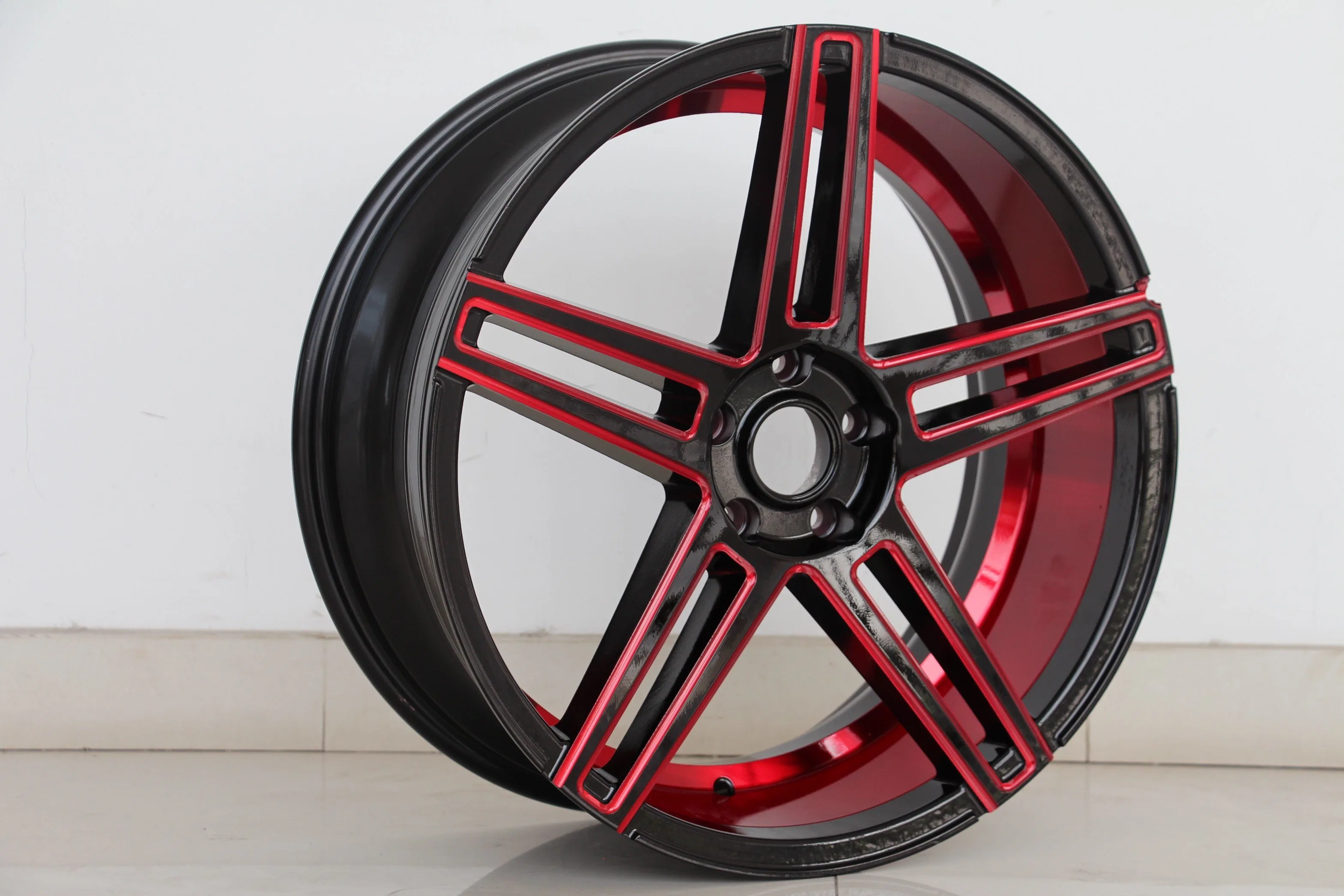 China Durable High-Strength Car Parts Rims Accessories Anti-Scratch Alloy Wheel