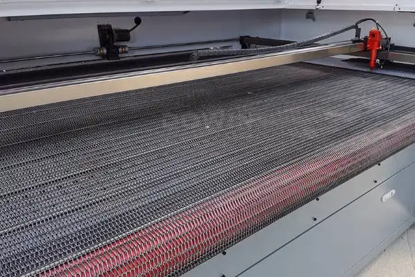 Automatic Feeding Laser Cutting M Achine for Fabric CCD Laser Cloths Textile Cutting Machine CO2 Laser Cutter