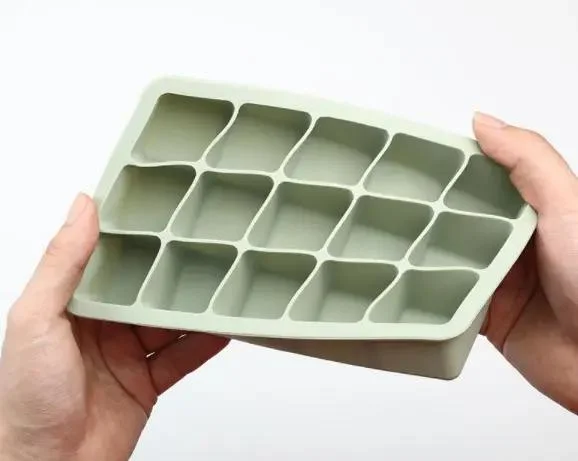 Food Grade Factory Price Customized Pastel Colors 6 Cavity Custom Portable Ice Tray Ice Mold with Lid