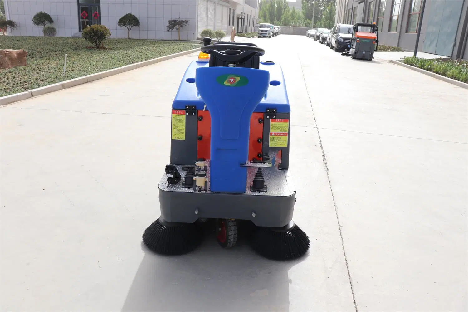 Go Plant Self Propelled Electric Vacuum Mechanical Small Road Sweeper